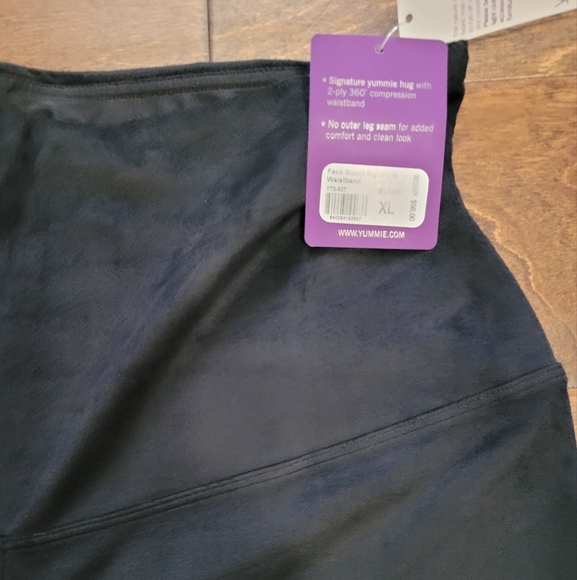 Faux Suede Yummy black High-Waisted Leggings - Picture 3 of 5